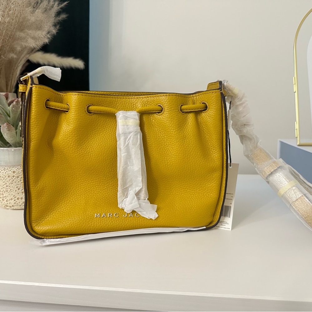 Marc Jacobs H606L01SP22 Small Golden Spice Leather The Bucket/Shoulder Bag